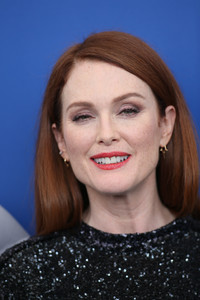 50700624_picturepub_juliannemoore_02sep2017_vff_suburbicon_photocall__31_.jpg