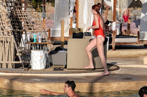 50702654_lindsaylohan_03092017p_13.jpg
