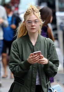 50708541_elle-fanning-19.jpg