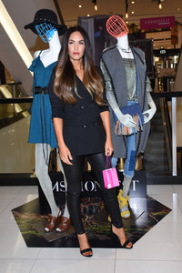 50912522_hqcelebcorner-5.jpg