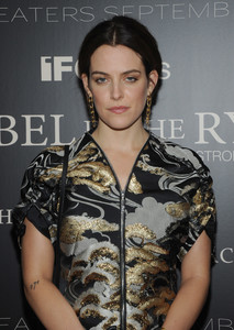 50945725_picturepub-riley-keough-007.jpg