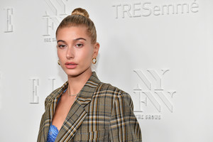 50950083_picturepub-hailey-baldwin-027.jpg