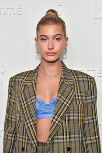 50950097_picturepub-hailey-baldwin-029.jpg