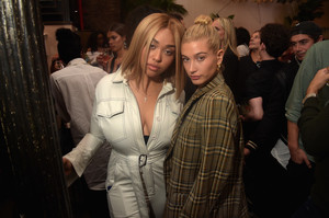 50950103_picturepub-hailey-baldwin-031.jpg