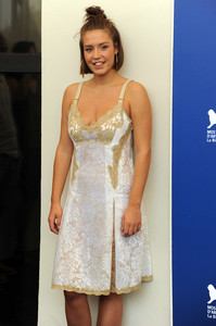 51064195_adele-exarchopoulos-08-sep-2017_08.jpg