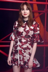 51113236_picturepub-karen-gillan-002.thumb.jpg.2ad63344fe200fc953241d6c6291b4f2.jpg