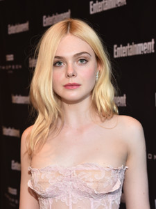 51282975_elle-fanning-1.thumb.jpg.626a6b7109a4db0b9eb668523db50d62.jpg