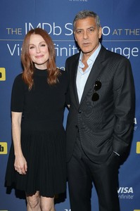 51298416_julianne-moore-012.jpg