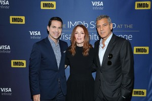51298437_julianne-moore-016.jpg