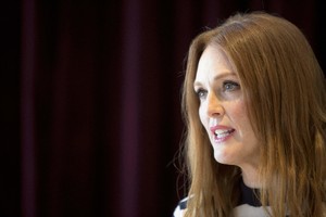 51328120_julianne-moore-024.jpg