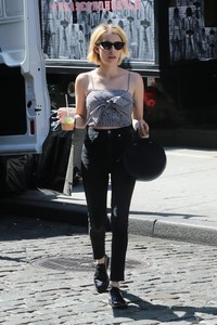 51361094_emma-roberts-6.jpg