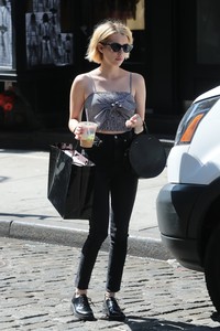 51361271_emma-roberts-55.jpg