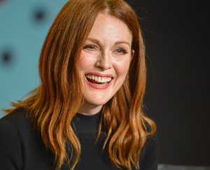 51425479_julianne-moore002.thumb.jpg.23edfa8dae2f4b95148e9bb627517aa9.jpg