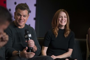 51425485_julianne-moore004.thumb.jpg.7c605b0db404d0c7c9414131219c5e60.jpg
