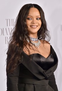 51612778_14_picturepub_rihanna.jpg