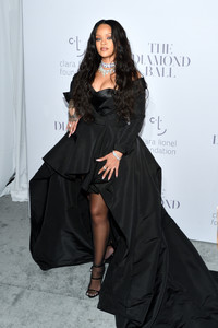 51616782_rihanna-2.jpg