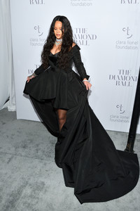 51616788_rihanna-4.jpg