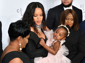51616837_rihanna-24.jpg