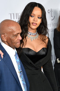 51616849_rihanna-28.jpg