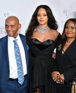 51616862_rihanna-31.jpg