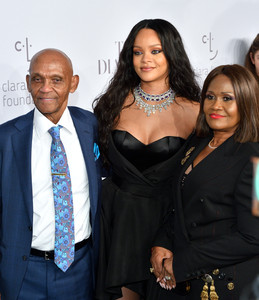 51616867_rihanna-33.jpg