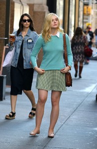 51693909_elle-fanning-7.jpg