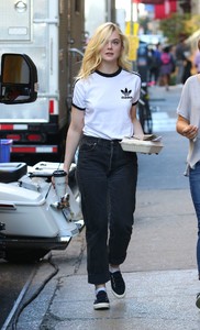 51694035_elle-fanning-5.jpg