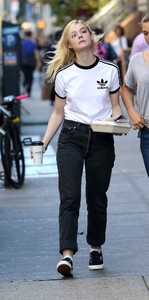 51694036_elle-fanning-11.jpg