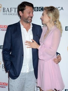 51880920_hqcelebcorner-15.jpg