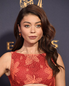 51889527_sarah-hyland_picturepub-3.jpg