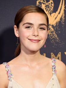 51889655_kiernan-shipka_pictuepub-14.jpg