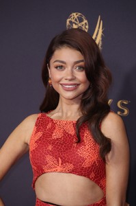 51892246_sarah-hyland_picturepub-004.jpg