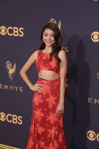 51892263_sarah-hyland_picturepub-009.jpg