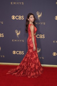 51892268_sarah-hyland_picturepub-010.jpg