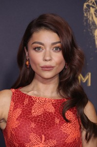 51892306_sarah-hyland_picturepub-020.jpg