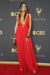 51899693_heidi-klum-attends-the-69th-annual-primetime-emmy-awards-at-microsoft-theater.jpg