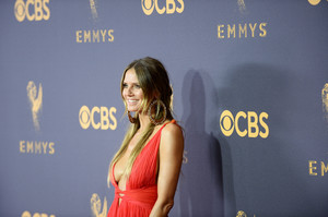 51899871_heidi-klum-attends-the-69th-annual-primetime-emmy-awards-at-microsoft-theater.jpg