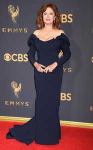 51951652_susan-sarandon-attends-the-69th-annual-primetime-emmy-awards-at-microsoft-thea.jpg