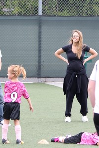 51960647_007.jpg