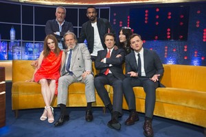 51962555_51955315_hqcelebcorner-32.jpg