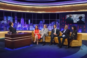 51962584_51955363_hqcelebcorner-36.jpg