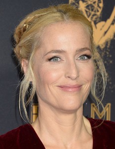 51994559_gillian-005.jpg