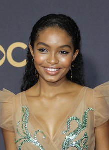 52043679_hqcelebcorner-30.jpg
