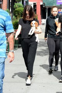 52045651_selena-gomez-1.jpg