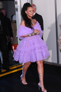 52092776_rihanna-8.jpg
