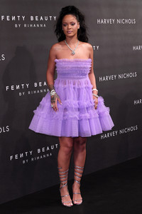 52092817_rihanna-19.jpg