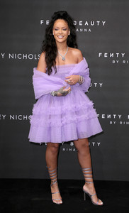 52092858_rihanna-28.jpg