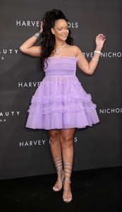 52092865_rihanna-29.jpg