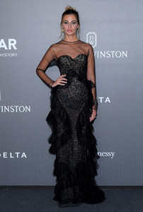 52284988_hqcelebcorner-64.jpg