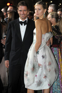 52513301_hqcelebcorner-11.jpg